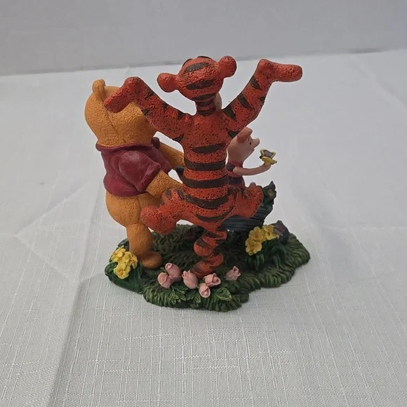 Simply Pooh "Spring is What Tiggers Do Best" Winnie the Pooh Disney Figurine - Picture 3 of 5